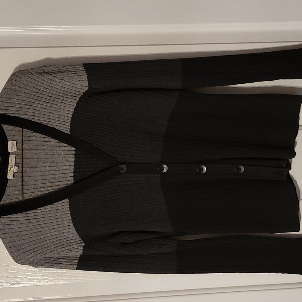 Pria Large Long-sleeved Sweater/Cardigan